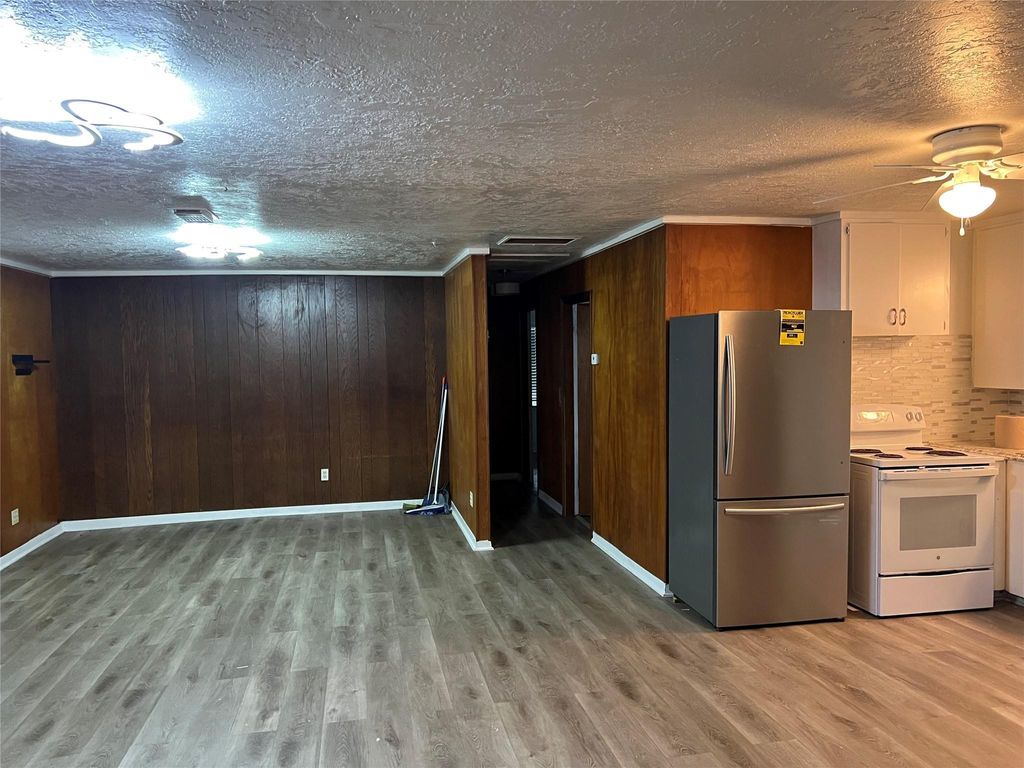 Photo of 215 13th Street, San Leon, TX 77539 (MLS # 67796808)