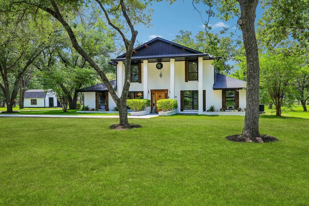 Photo of 98 Pin Oak Lane, Hempstead, TX 77445 (MLS # 78718729)