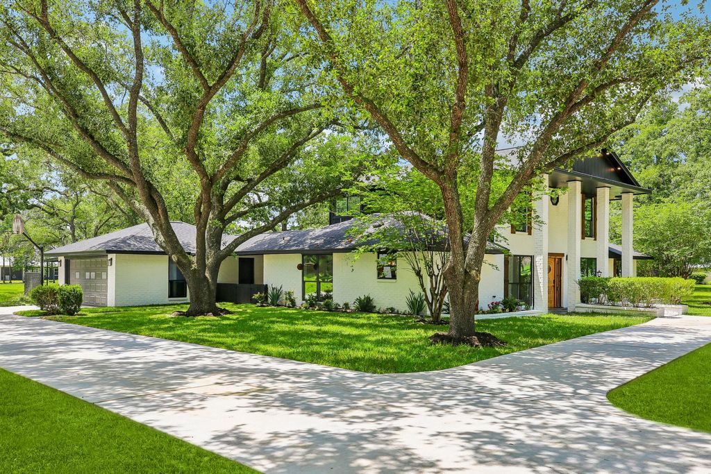 Photo of 98 Pin Oak Lane, Hempstead, TX 77445 (MLS # 78718729)