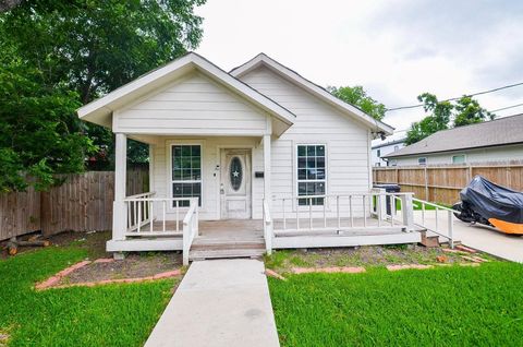 Photo of 4203 New Orleans Street, Houston, TX 77020 (MLS # 16060383)