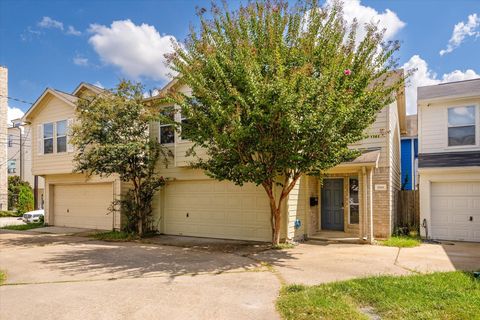 Photo of 1515 Saulnier Street, Houston, TX 77019 (MLS # 54398554)