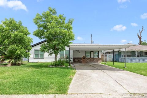 Homes For Sale - 12410 Kitty Lane<br/> Houston, TX 77015