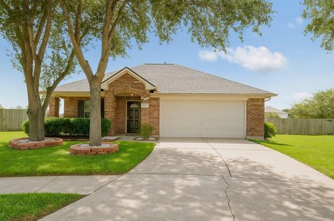 Photo of 418 Sun River Lane, Dickinson, TX 77539 (MLS # 30291270) Photo of 418 Sun River Lane, Dickinson, TX 77539 (MLS # 30291270)