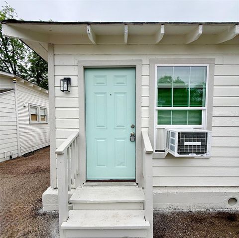 Photo of 7427 Avenue I #D, Houston, TX 77011 (MLS # 36368566)