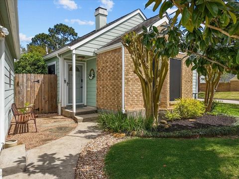 Photo of 16723 Dale Oak Way, Houston, TX 77058 (MLS # 90337839)