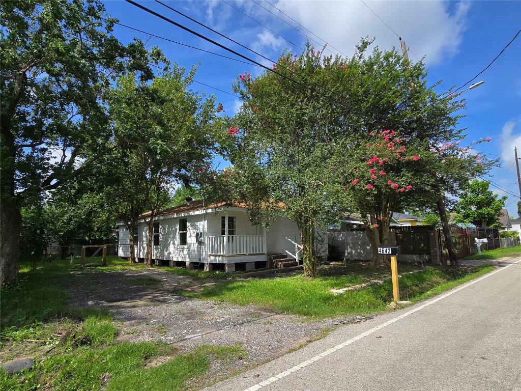Photo of 4642 Mierianne Street, Houston, TX 77093 (MLS # 29327625)