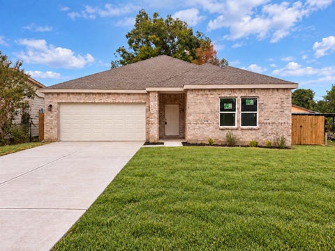 Photo of 320 Briarwood Drive, Baytown, TX 77520 (MLS # 39083705)