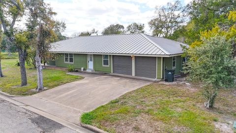 Photo of 911 Depot Street, El Campo, TX 77437 (MLS # 70744542)