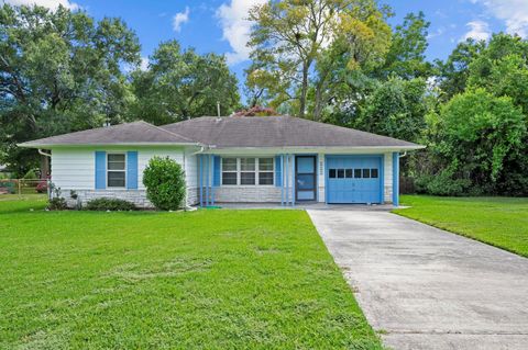 Photo of 223 Wildwood Street, Baytown, TX 77520 (MLS # 80394495)