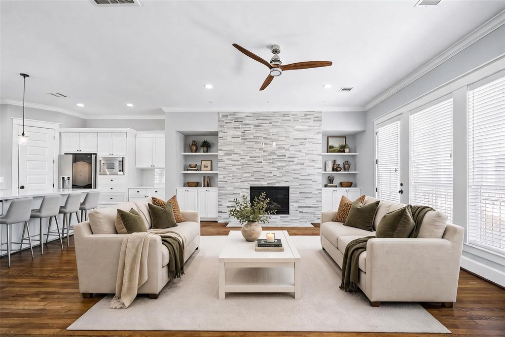 Photo of 415 W 16th Street #D, Houston, TX 77008 (MLS # 38531074)