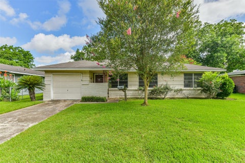 Photo of 5527 Winding Creek Way Way, Houston, TX 77017 (MLS # 8714419)