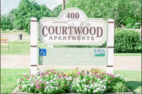 Apartment For Rent - 400 S Austin Road<br/> Eagle Lake, TX 77434