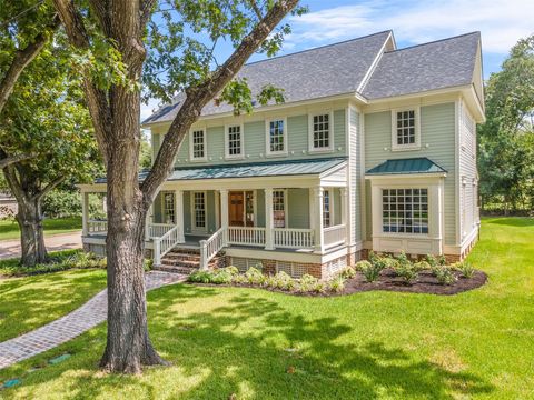 Photo of 118 N Jones Avenue, Navasota, TX 77868 (MLS # 55429610)