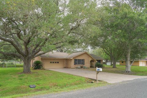 Photo of 424 Candy Street, El Campo, TX 77437 (MLS # 26807676)