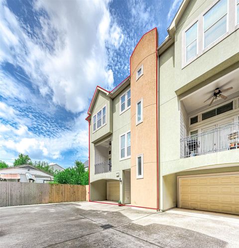 Photo of 5723 Petty Street, Houston, TX 77007 (MLS # 74550755)