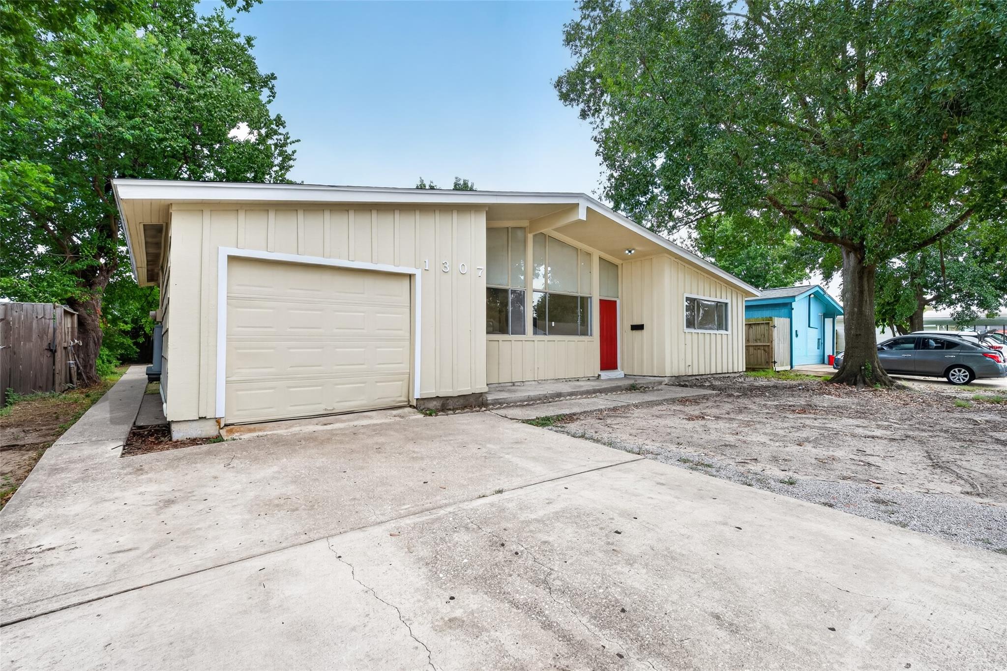 1307 Camden Road