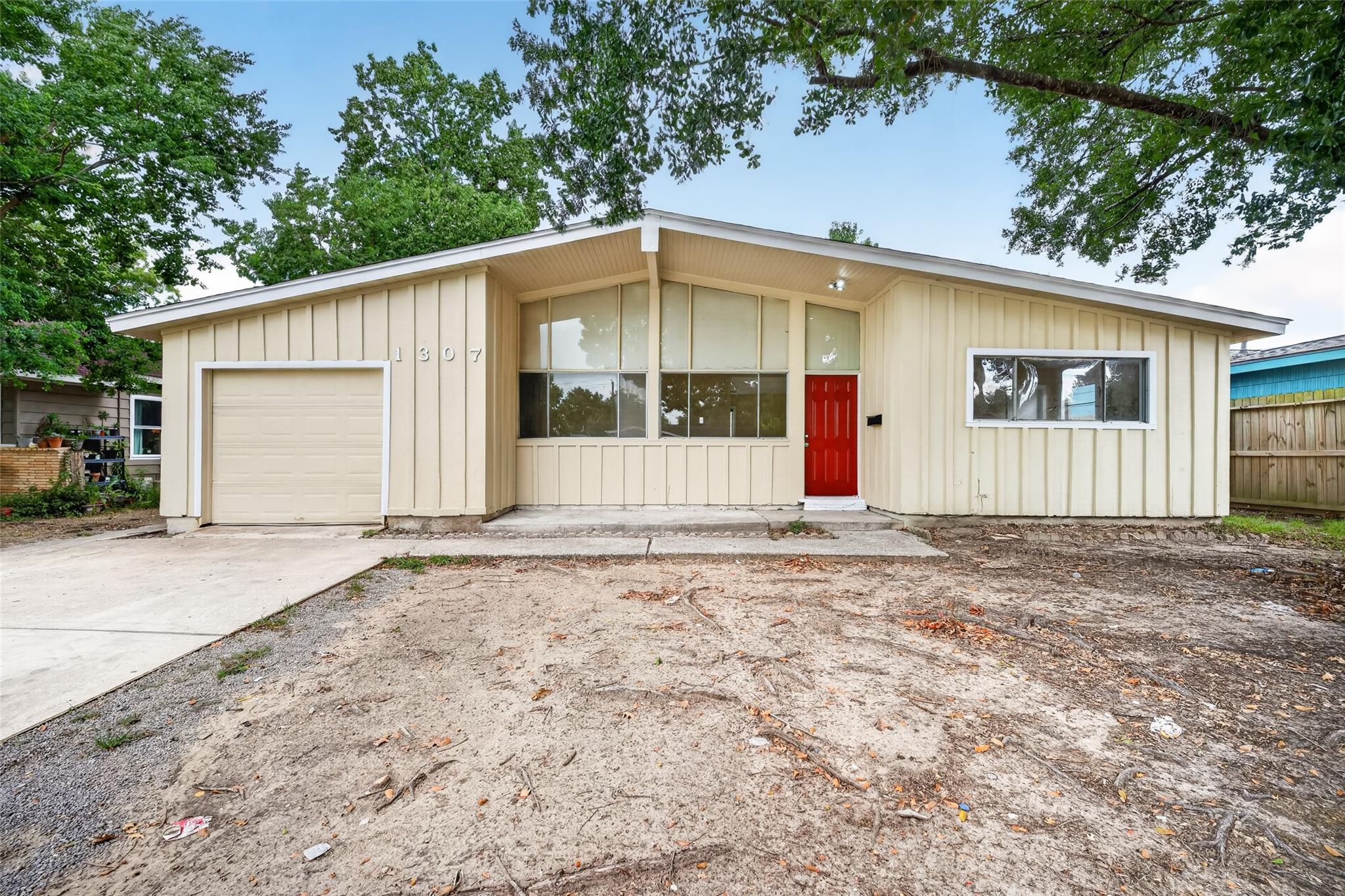 1307 Camden Road