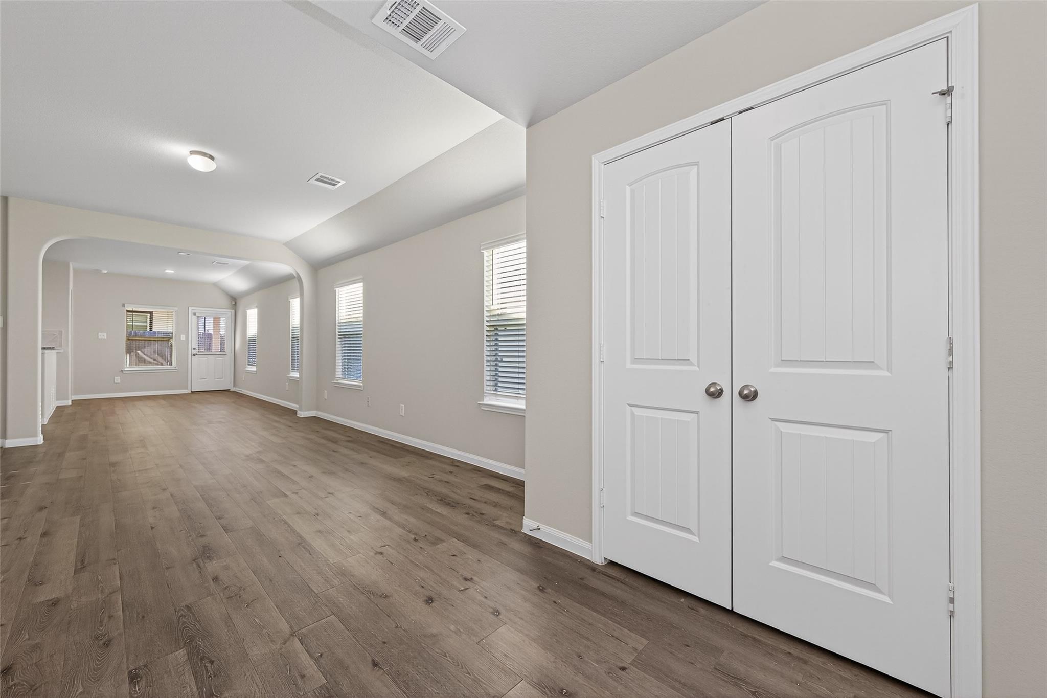 23646 Buttress Root Drive