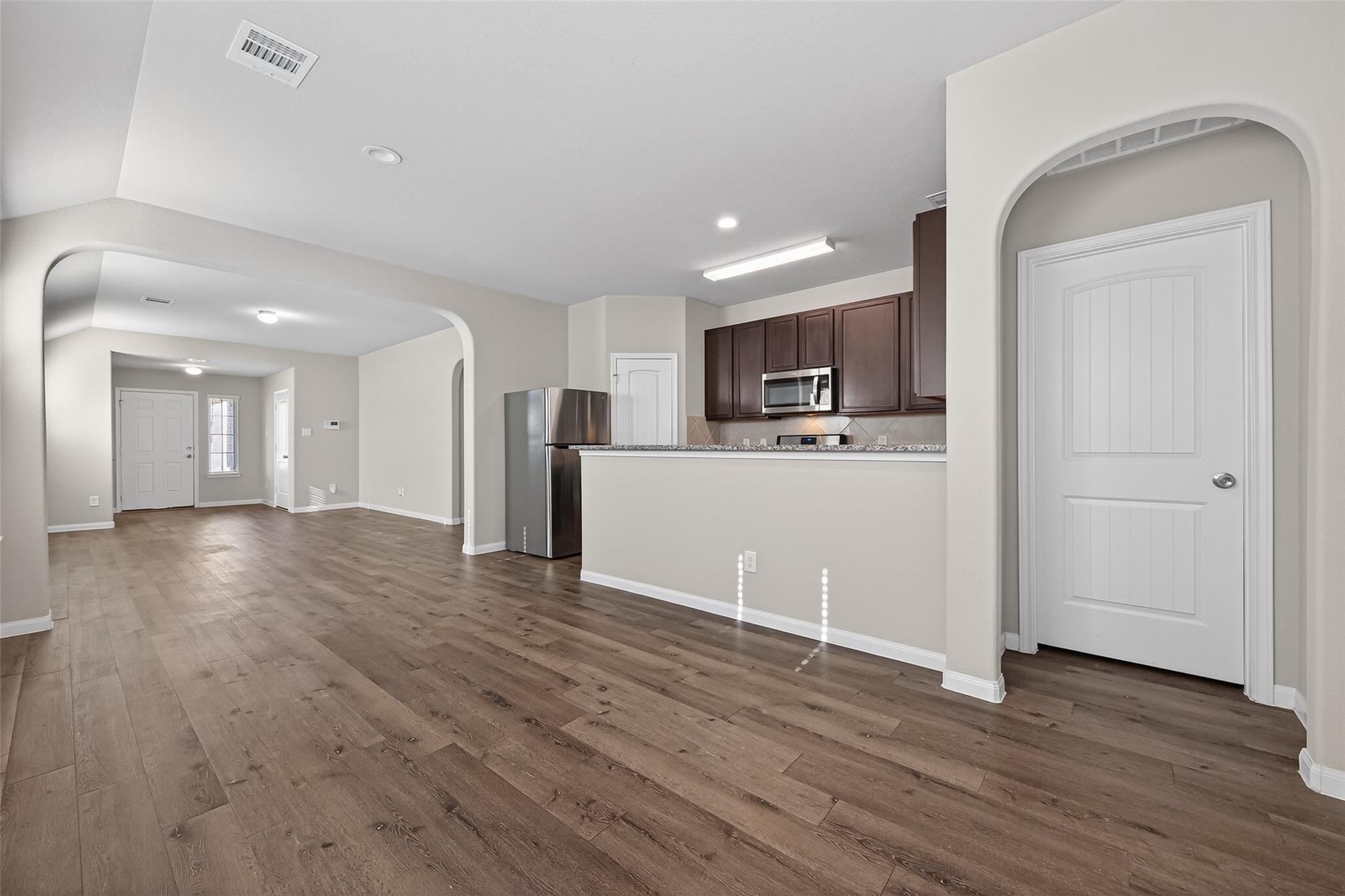 23646 Buttress Root Drive