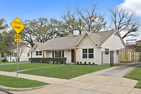 Photo of 3011 Freshmeadows Drive, Houston, TX 77063 (MLS # 72919999)