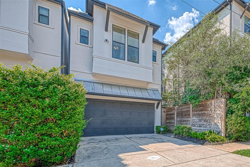 Photo of 5811 Kiam Street, Houston, TX 77007 (MLS # 82067977)