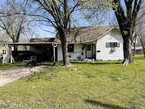 Homes For Sale - 315 11th Avenue<br/> Teague, TX 75860
