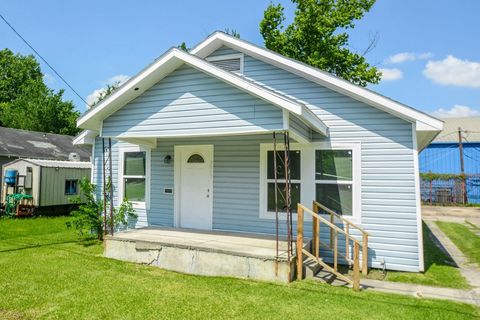 Photo of 3013 Brackenridge Street, Houston, TX 77026 (MLS # 93636686)