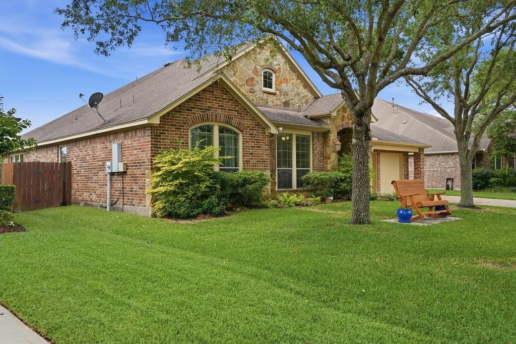 Photo of 527 Jordan Creek Court, League City, TX 77573 (MLS # 49777434)