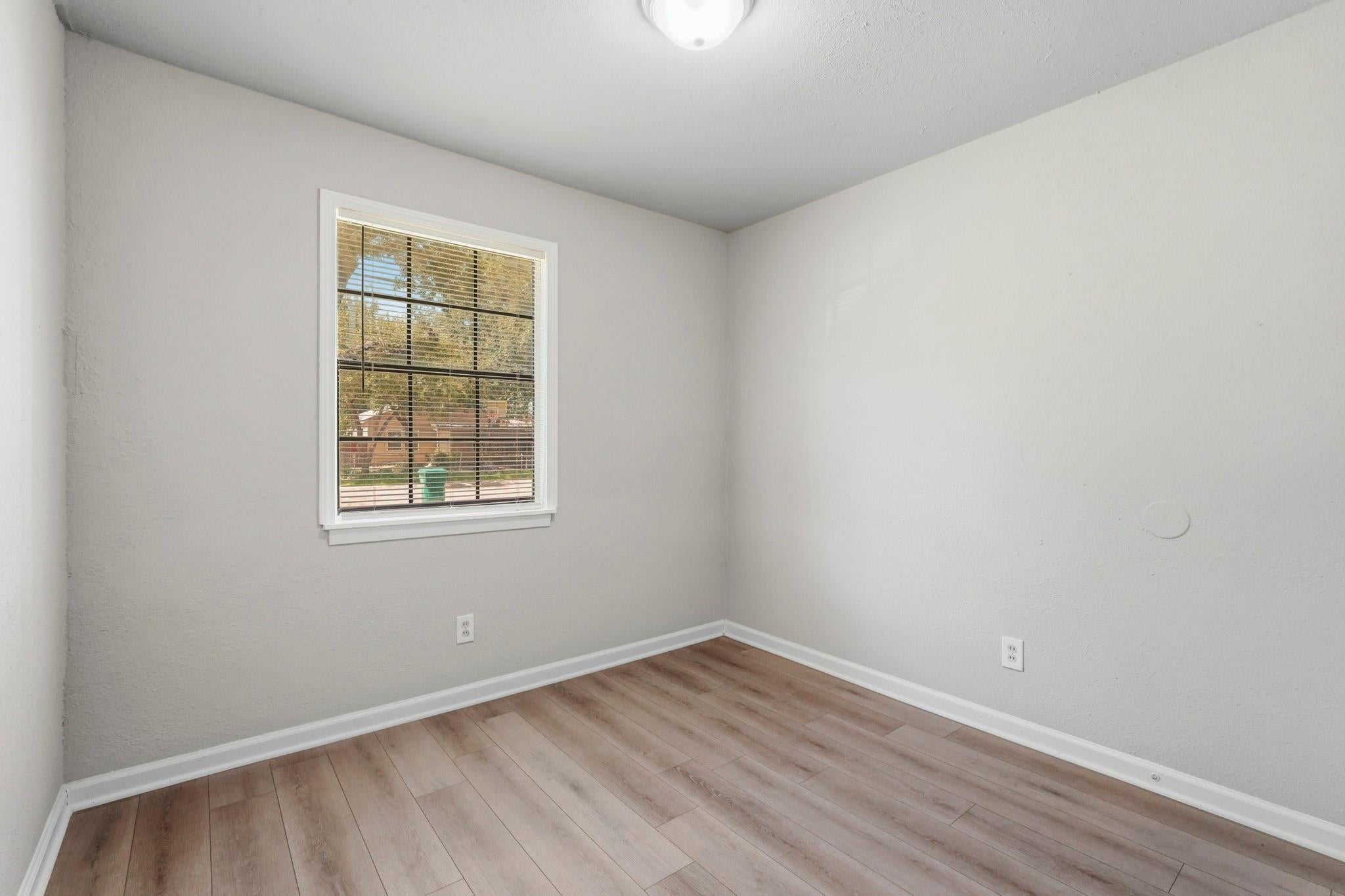 2401 Windsor Lane