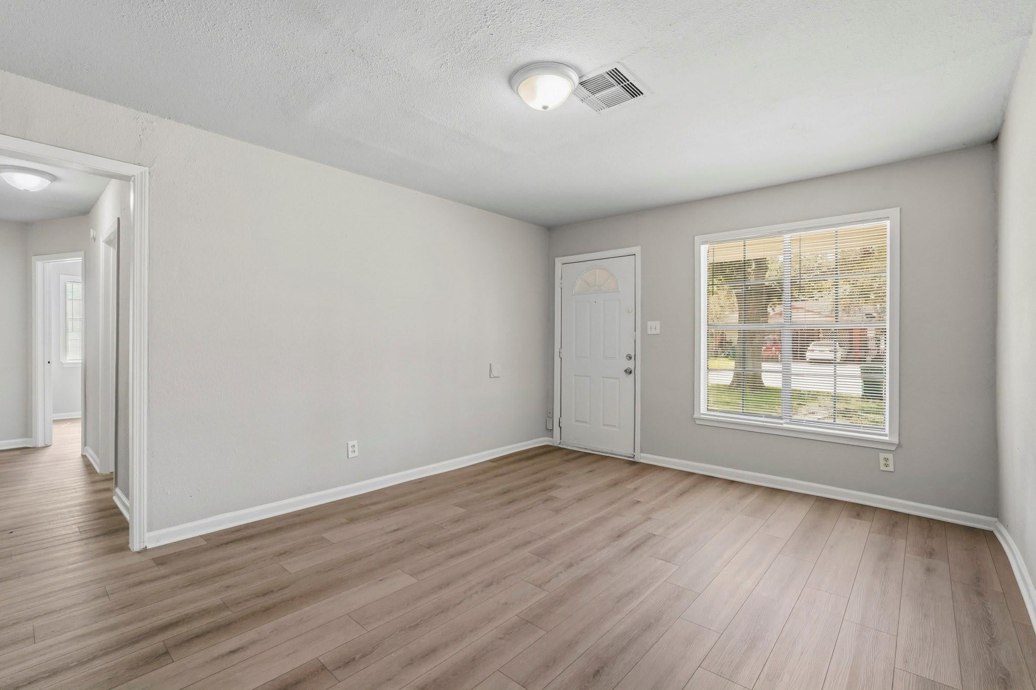 2401 Windsor Lane