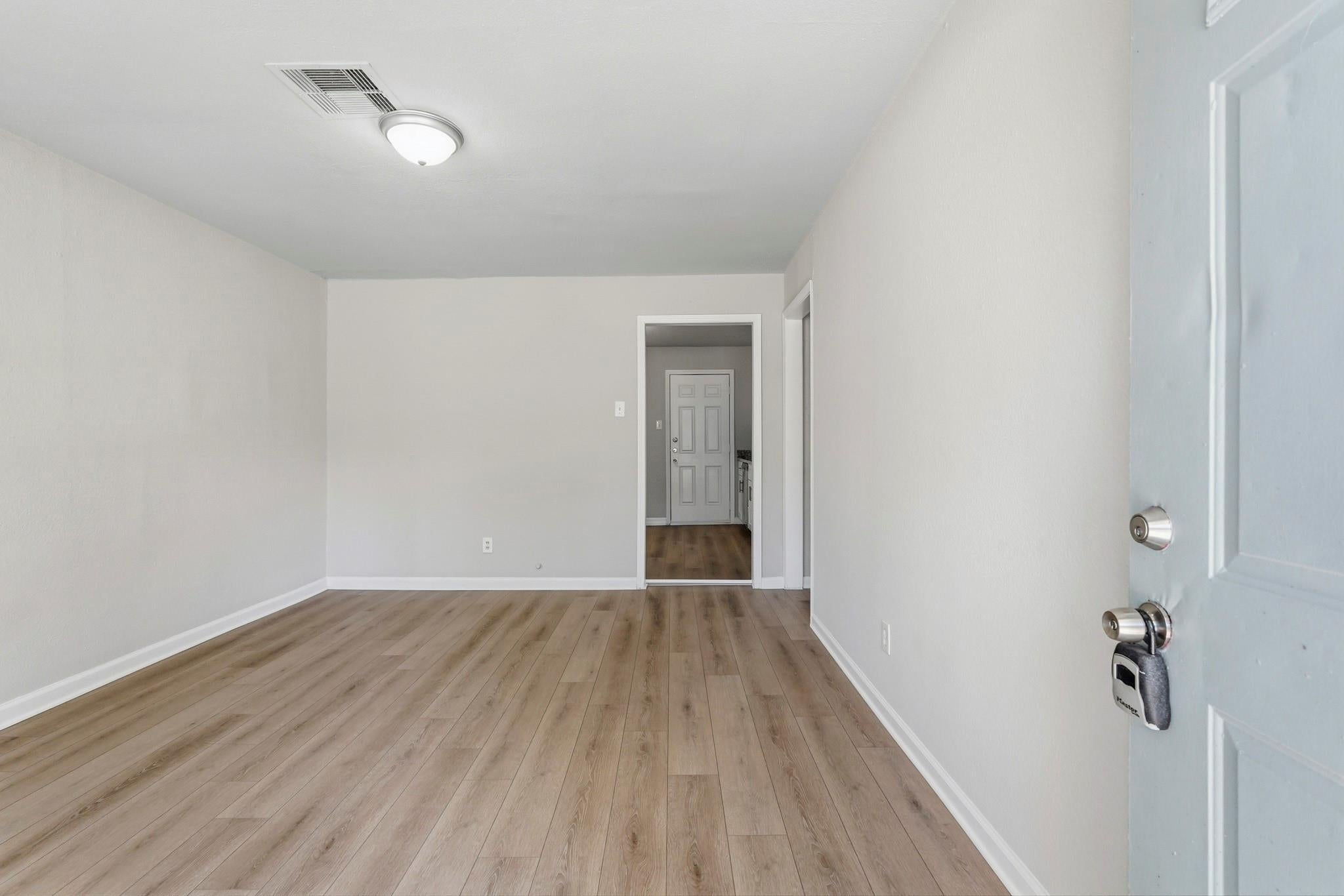 2401 Windsor Lane