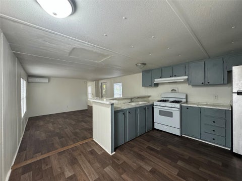 Photo of 104 N 1st Street St, Livingston, TX 77351 (MLS # 17131601)