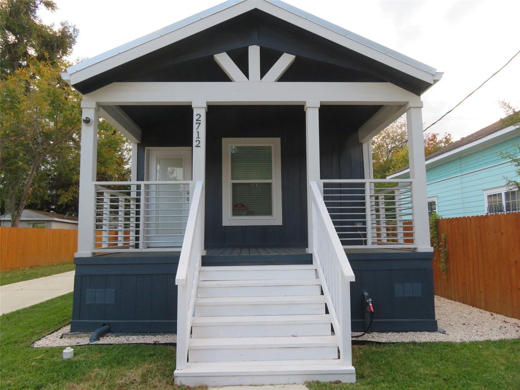 Photo of 2712 Bering Street, Houston, TX 77003 (MLS # 15547911)