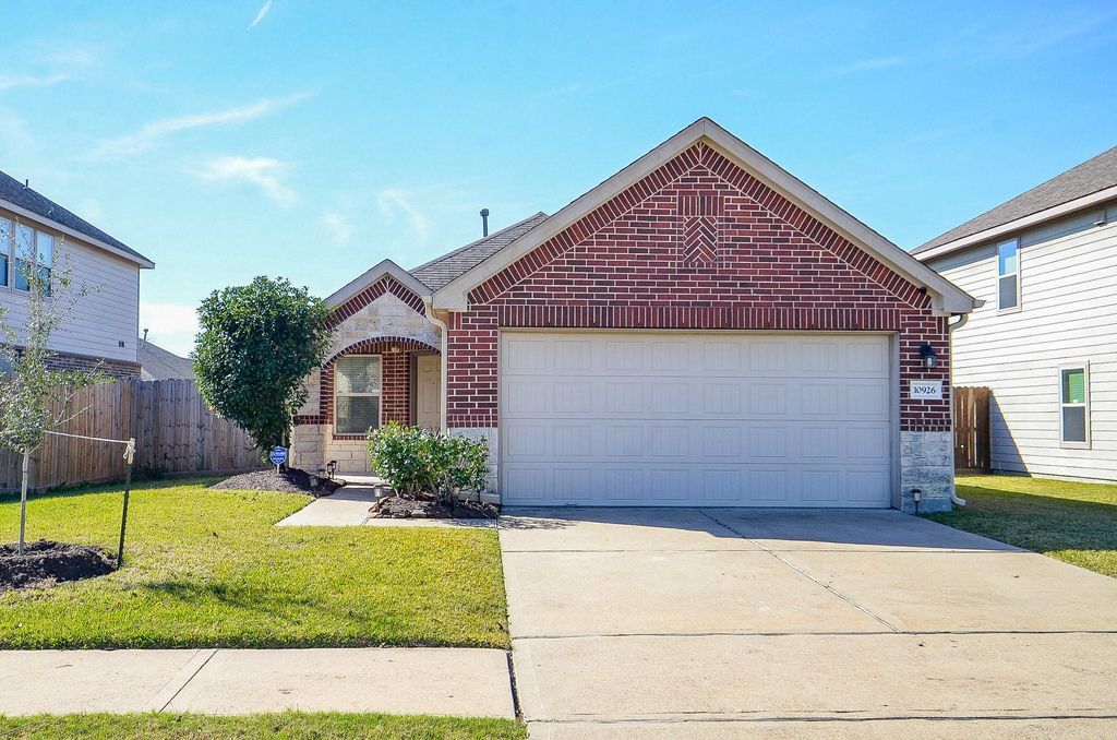 Photo of 10926 Clearsable Lane, Houston, TX 77034 (MLS # 39864977)