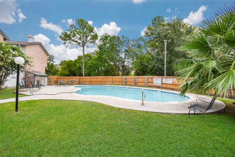Photo of 624 N Eldridge Parkway #12, Houston, TX 77079 (MLS # 10137232)