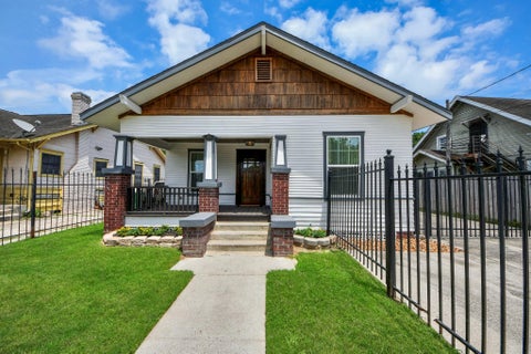 Photo of 225 Lenox Street, Houston, TX 77011 (MLS # 74798036)