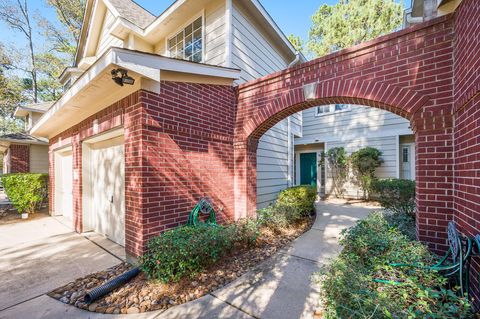 Photo of 158 N Magnolia Pond Place #158E, The Woodlands, TX 77381 (MLS # 79420770)