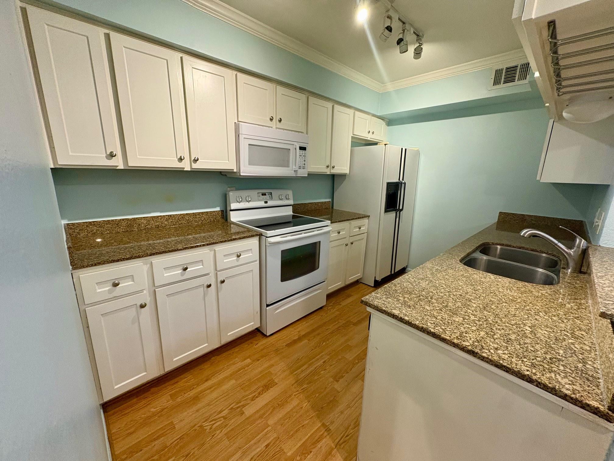 4635 Wild Indigo Street 503