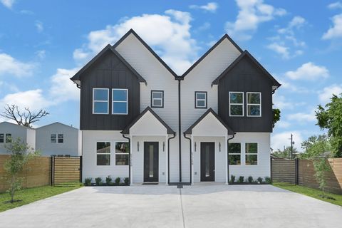 Photo of 6726 Dumble A And B Street, Houston, TX 77021 (MLS # 19555029)