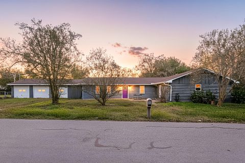 Photo of 811 Strange Drive, Richmond, TX 77406 (MLS # 8738990)