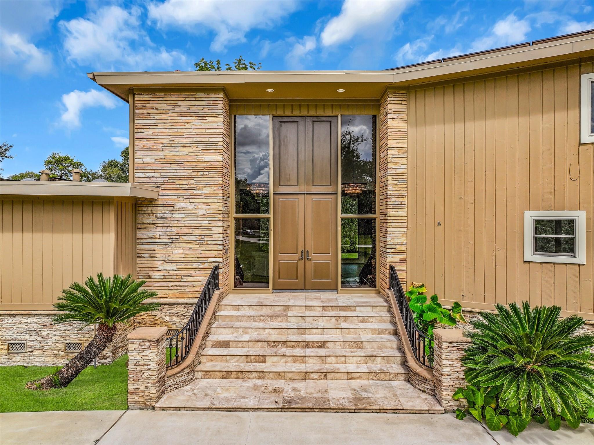 300 Courtlandt Place