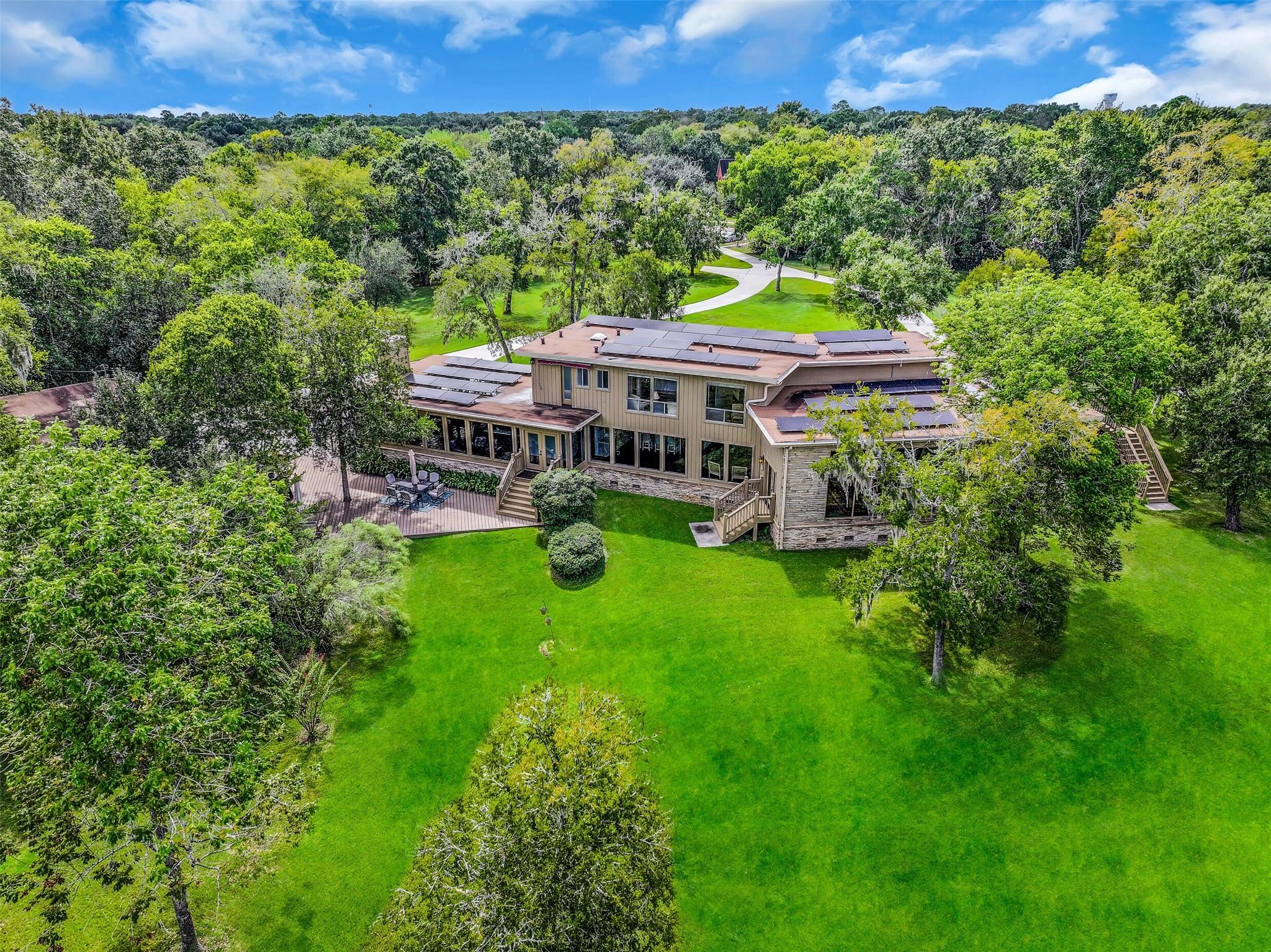 300 Courtlandt Place