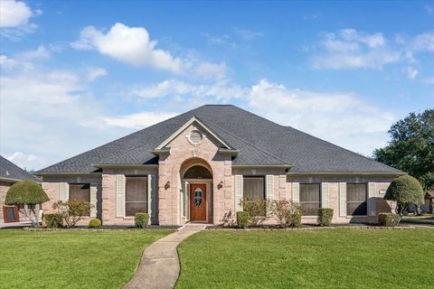 Photo of 1301 Silver Maple Lane, Pearland, TX 77581 (MLS # 42805388)