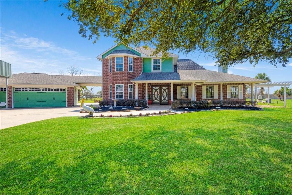 Photo of 2203 Lomax Dr Dr, La Porte, TX 77571 (MLS # 89432881)