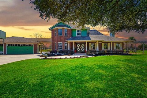 Photo of 2203 Lomax Dr Dr, La Porte, TX 77571 (MLS # 89432881)