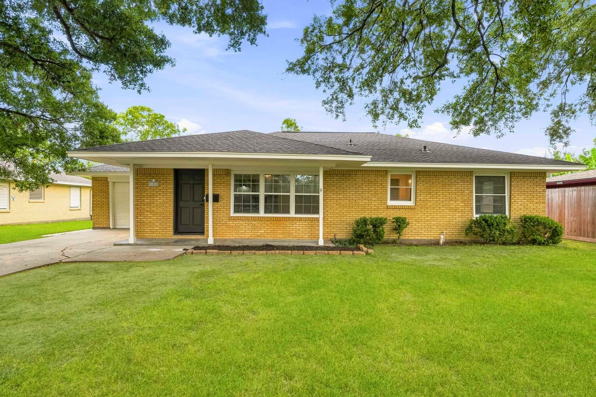 106 S Pin Oak Drive