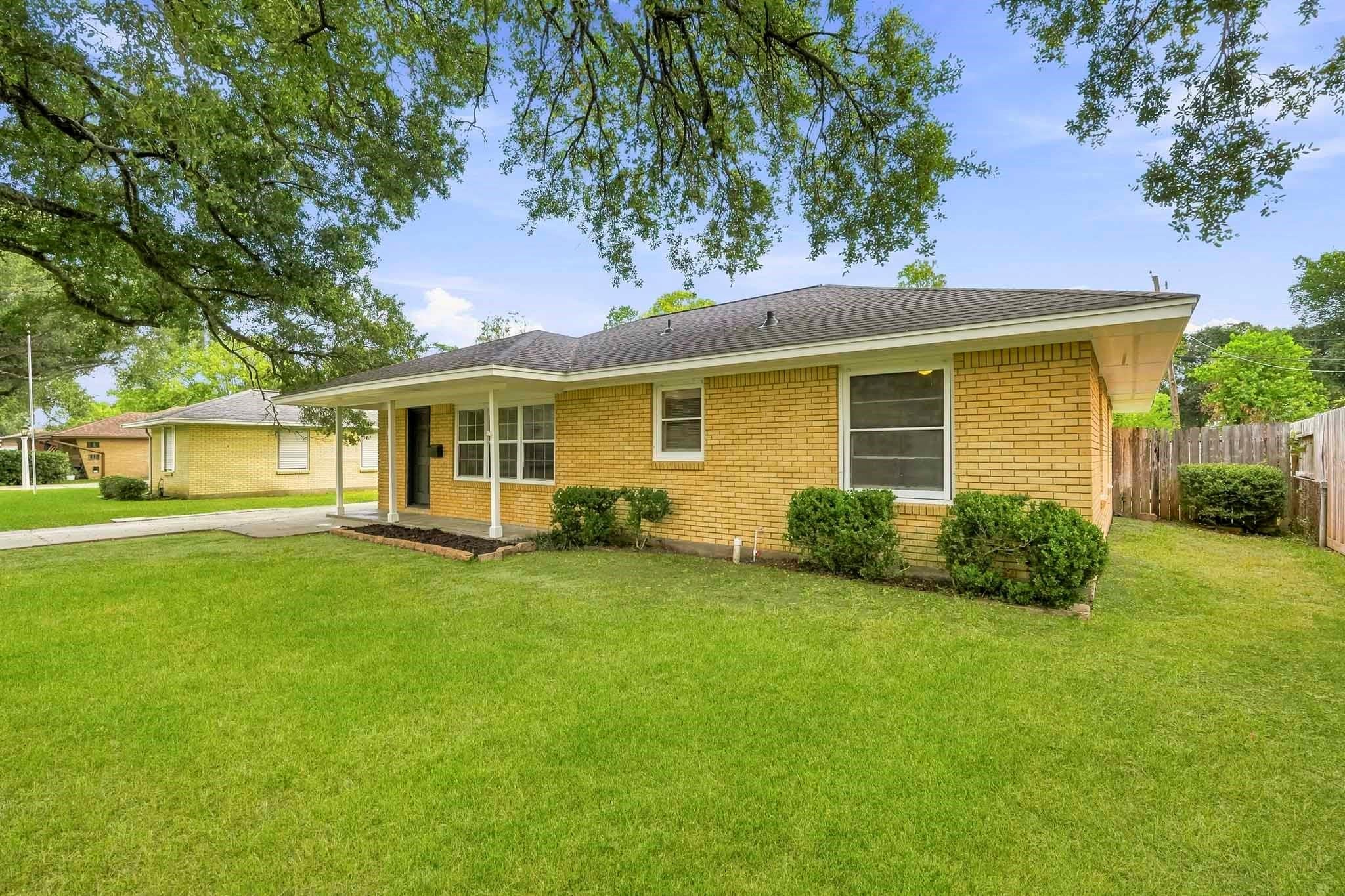 106 S Pin Oak Drive