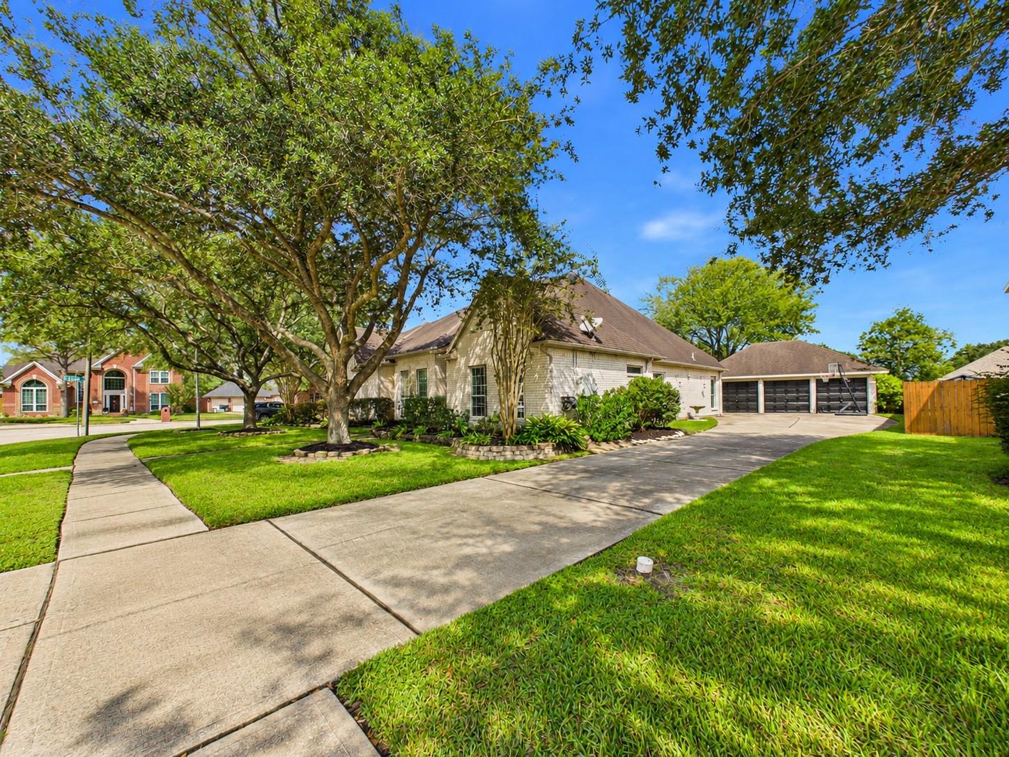 2876 Love Lane
