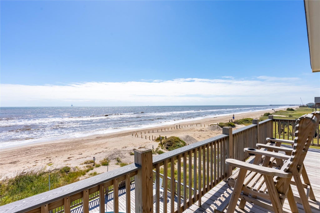Photo of 992 Hilton Head, Gilchrist, TX 77617 (MLS # 73802003)