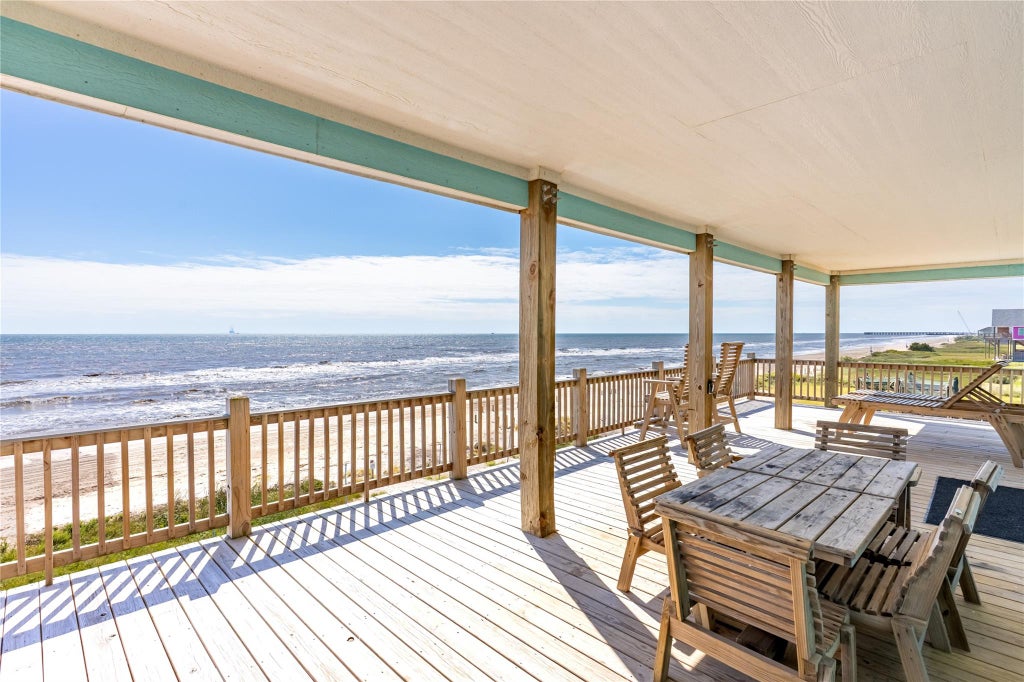 Photo of 992 Hilton Head, Gilchrist, TX 77617 (MLS # 73802003)